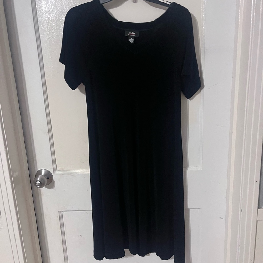 Vintage Cabernet Black Short-Sleeve Swing Dress